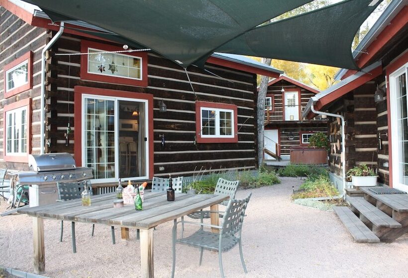 فندق Riverside Meadows Cabins