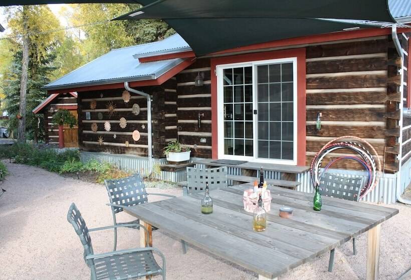 فندق Riverside Meadows Cabins