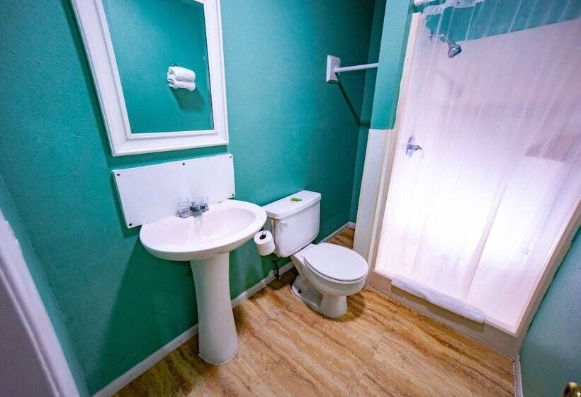 Отель Rooms At The Pecan