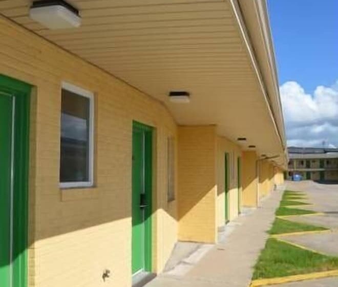 בית מלון כפרי Royal Inn Of New Orleans