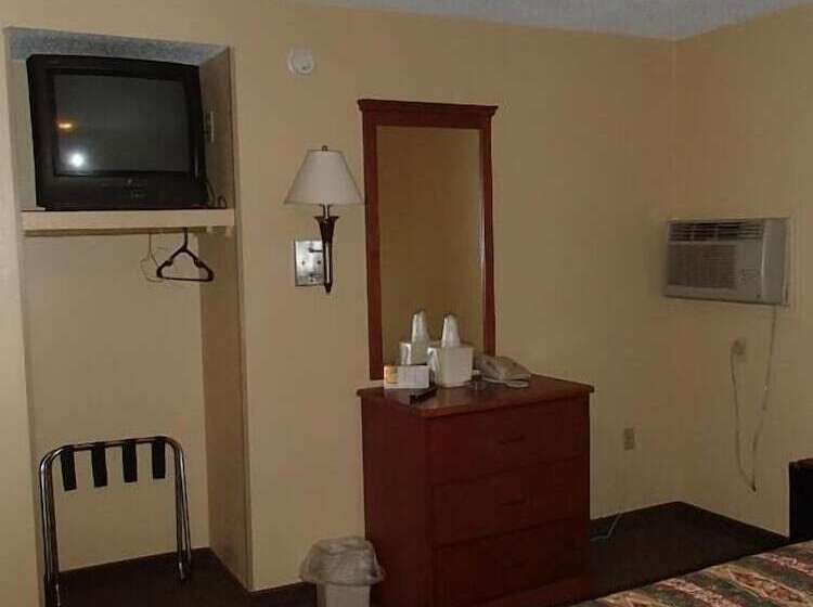 בית מלון כפרי Royal Inn Of New Orleans