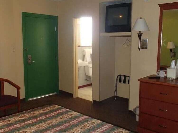 בית מלון כפרי Royal Inn Of New Orleans