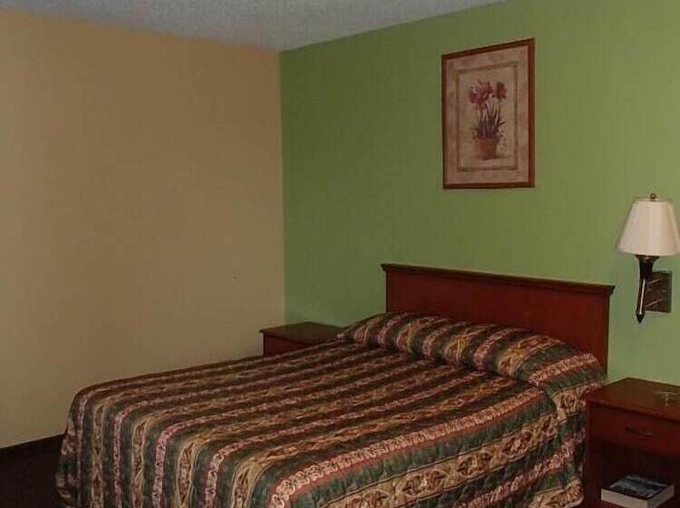 בית מלון כפרי Royal Inn Of New Orleans