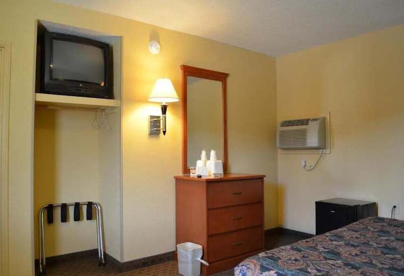 בית מלון כפרי Royal Inn Of New Orleans