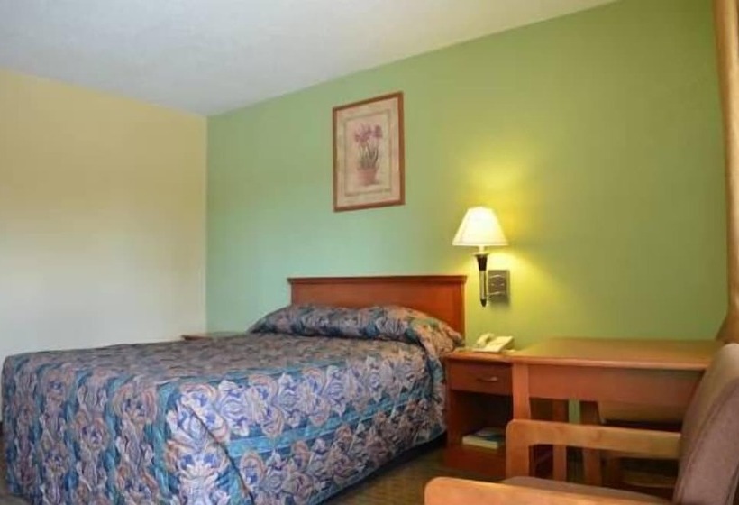 בית מלון כפרי Royal Inn Of New Orleans