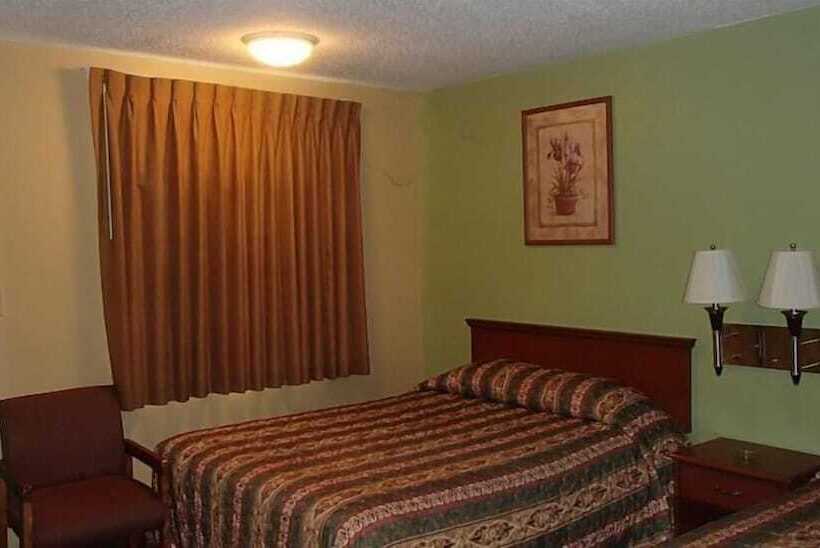 בית מלון כפרי Royal Inn Of New Orleans