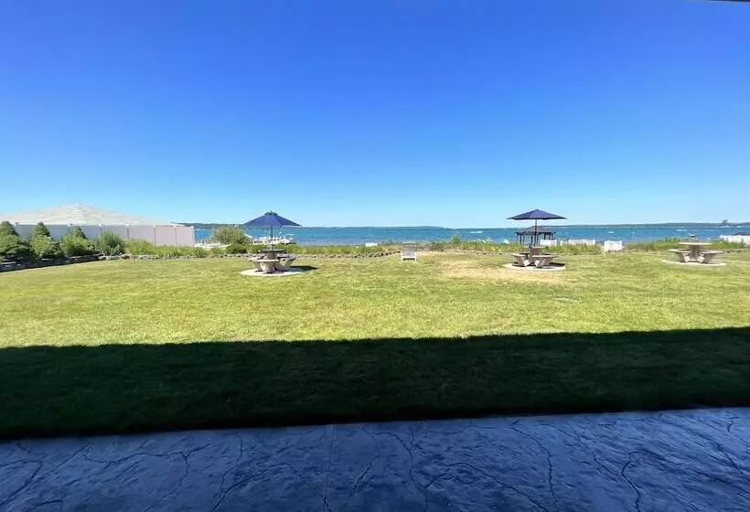 Hotelli The Beach Haus Resort