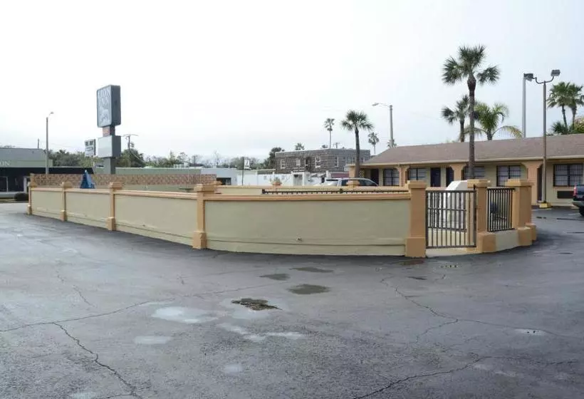هتل The Lion Inn   Saint Augustine