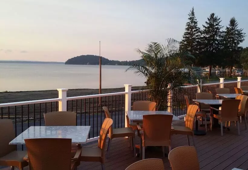 Hotelli The Nest On Saratoga Lake