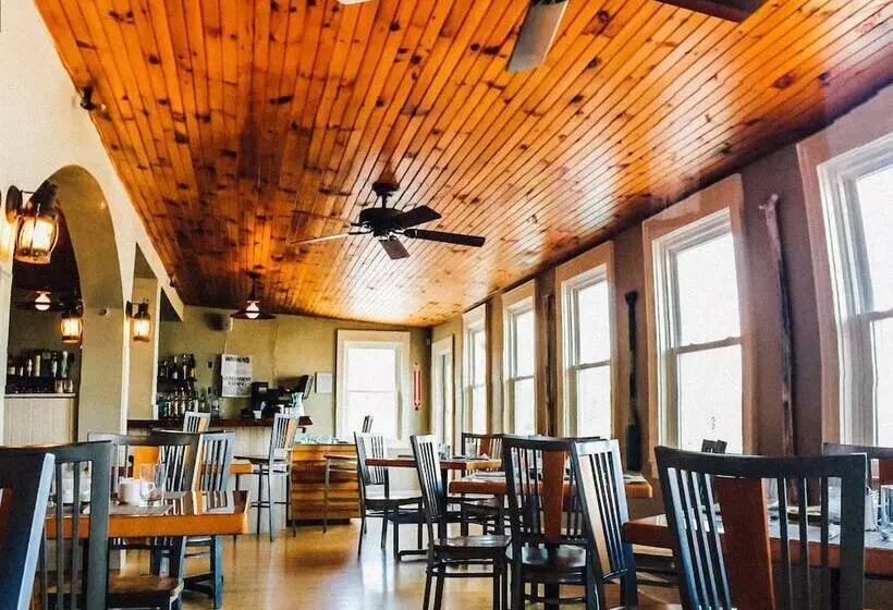 Hotelli The Nest On Saratoga Lake