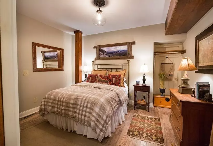 Hotelli The Nest On Saratoga Lake