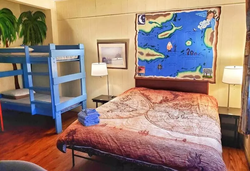 ホテル The Pirate Haus Inn
