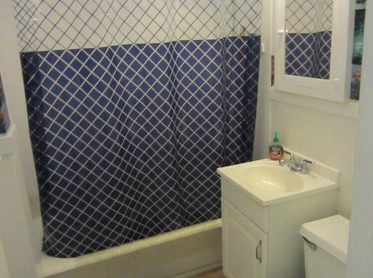 בית מלון כפרי The Pirate Haus Inn