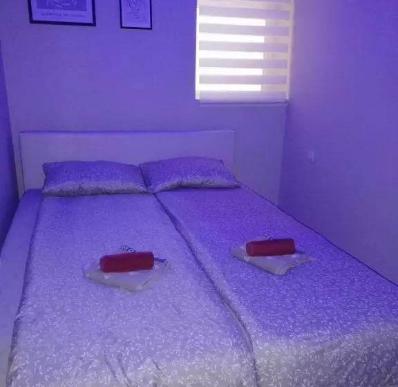تختخواب و صبحانه Blue Carpet Rooms