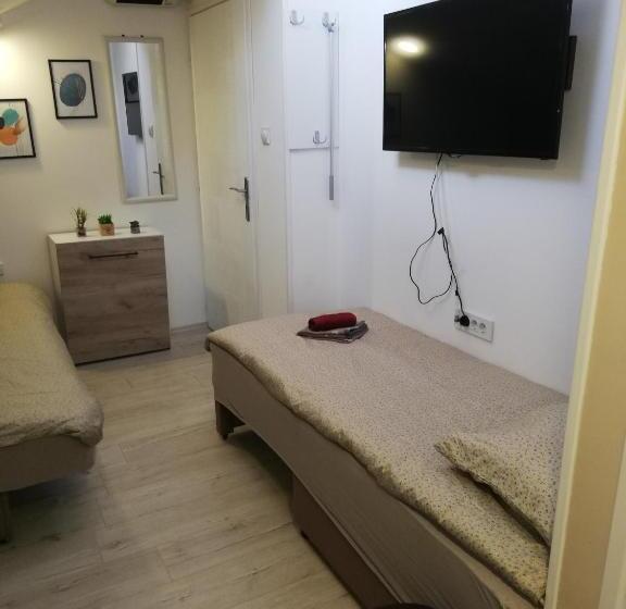 تختخواب و صبحانه Blue Carpet Rooms