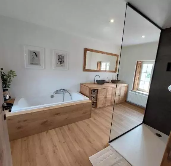 Aamiaismajoitus (B&B) La Ferme De Sotrez