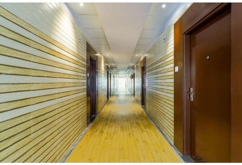 Hotel होटल राधा कृष्ण, सूरत