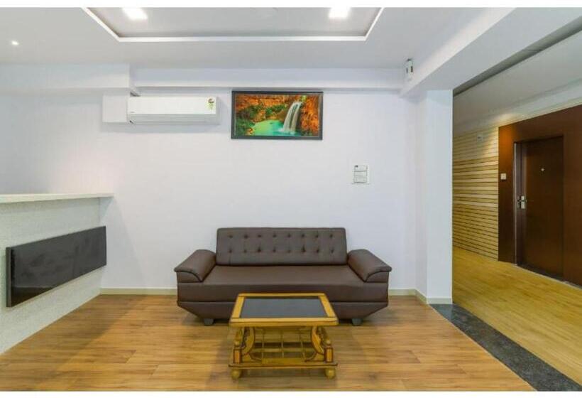 Hotel होटल राधा कृष्ण, सूरत