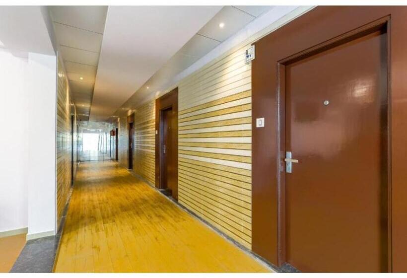 Hotel होटल राधा कृष्ण, सूरत