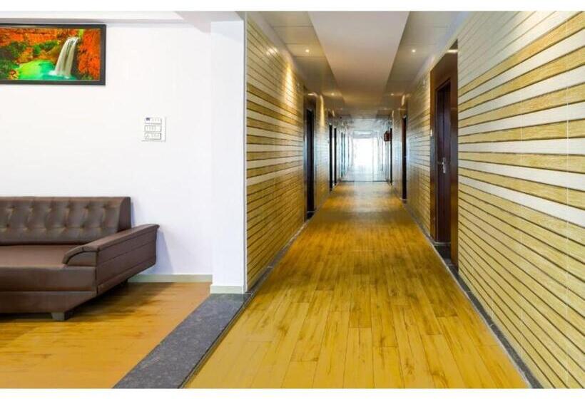 Hotel होटल राधा कृष्ण, सूरत