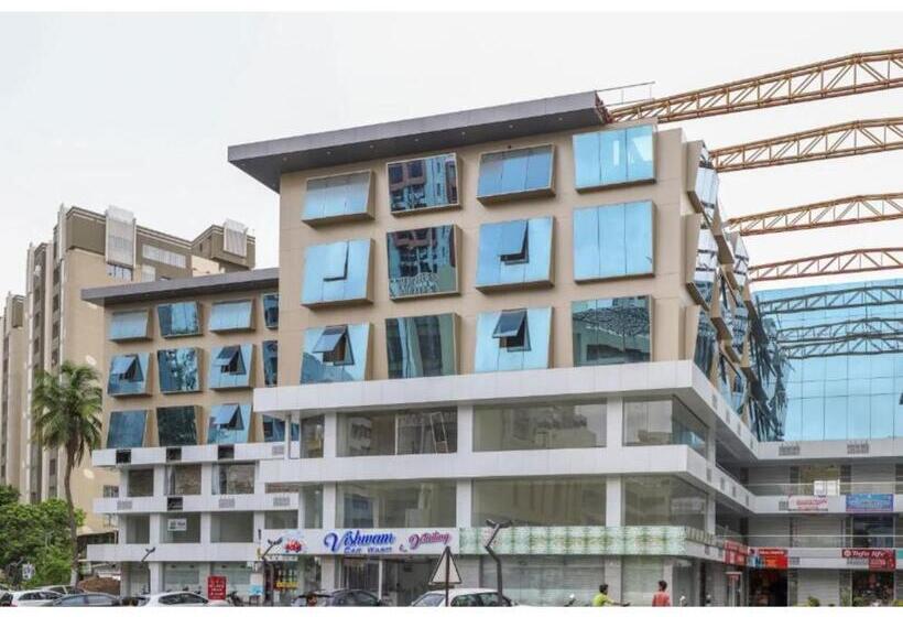 Hotel होटल राधा कृष्ण, सूरत