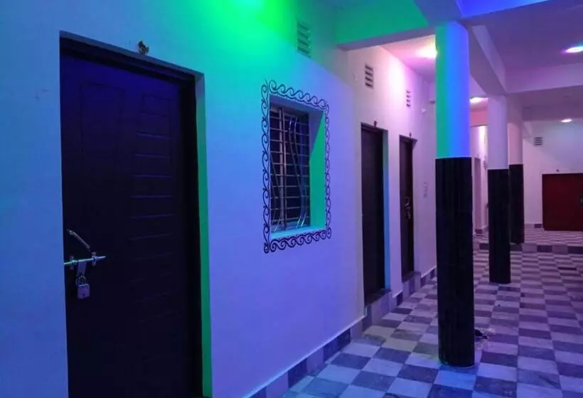 ホテル Maa Mangala Tourist Hote & Lodge