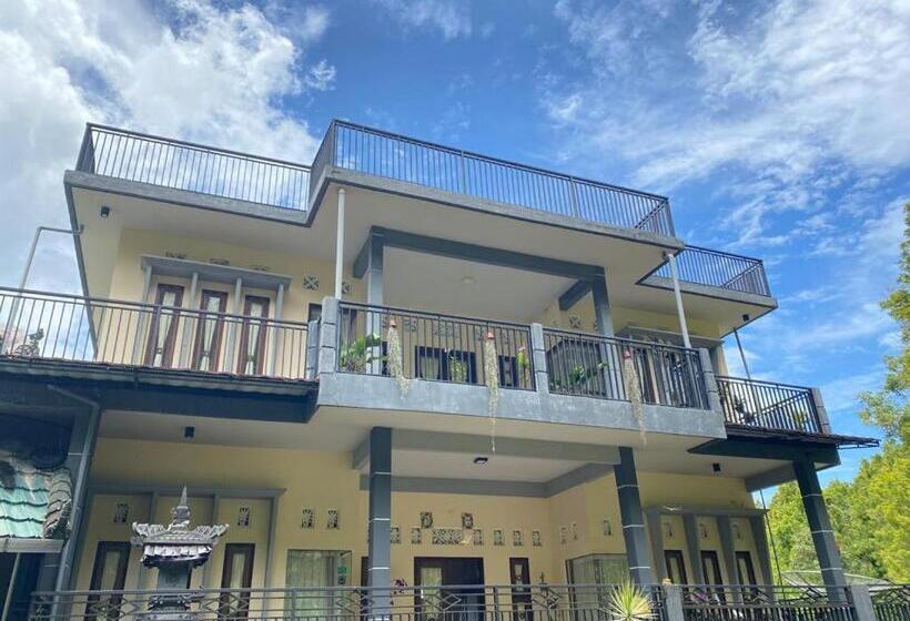 בית מלון כפרי Munduk Hope