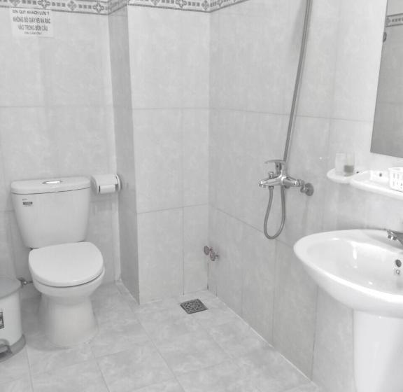 هتل Nhà Nghỉ Linh Quân 1