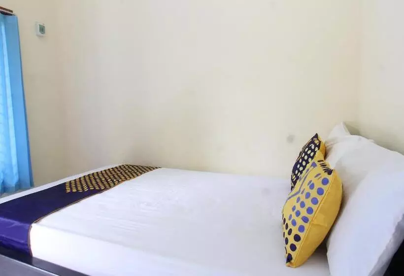 ホテル Oyo Life 93155 Wisma Sarah