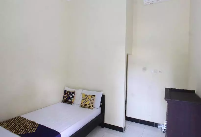 ホテル Oyo Life 93155 Wisma Sarah