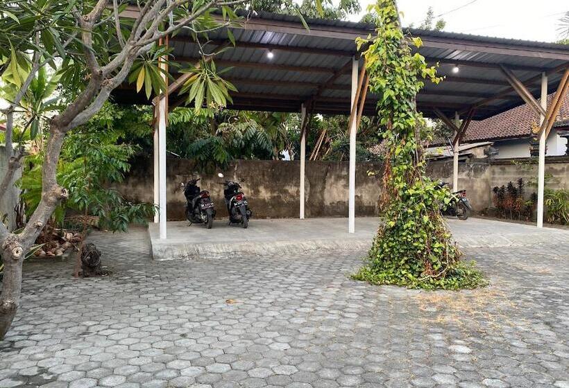 Hotel Oyo Life 93155 Wisma Sarah