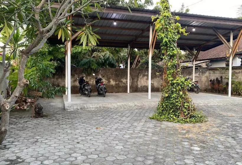 ホテル Oyo Life 93155 Wisma Sarah