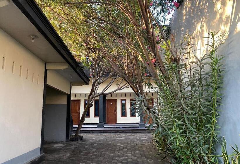 Hotel Oyo Life 93155 Wisma Sarah