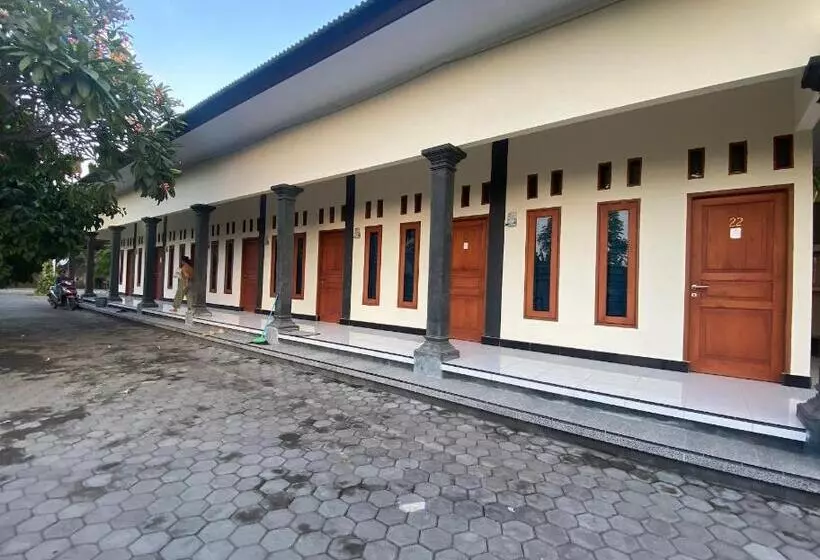 ホテル Oyo Life 93155 Wisma Sarah