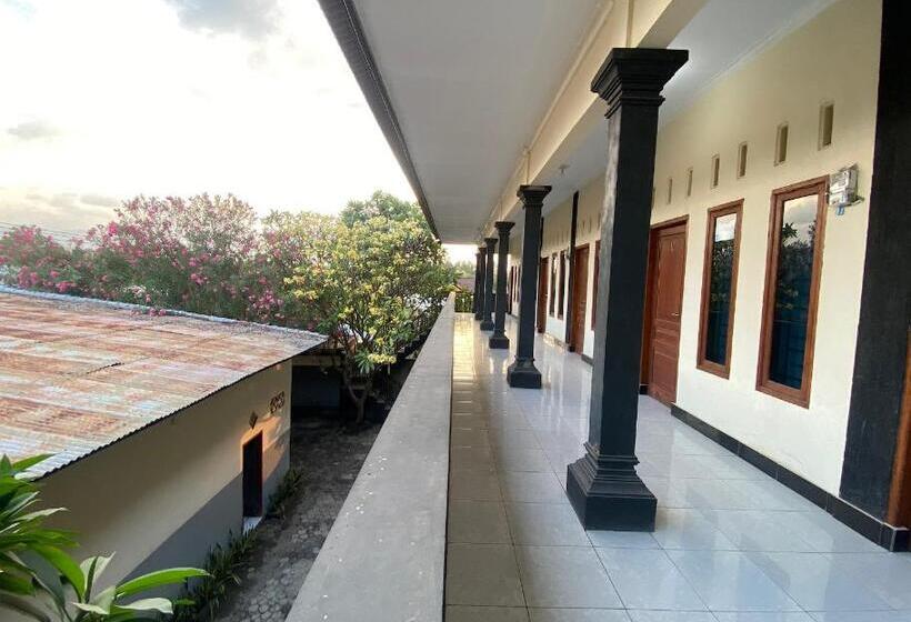 Hotel Oyo Life 93155 Wisma Sarah