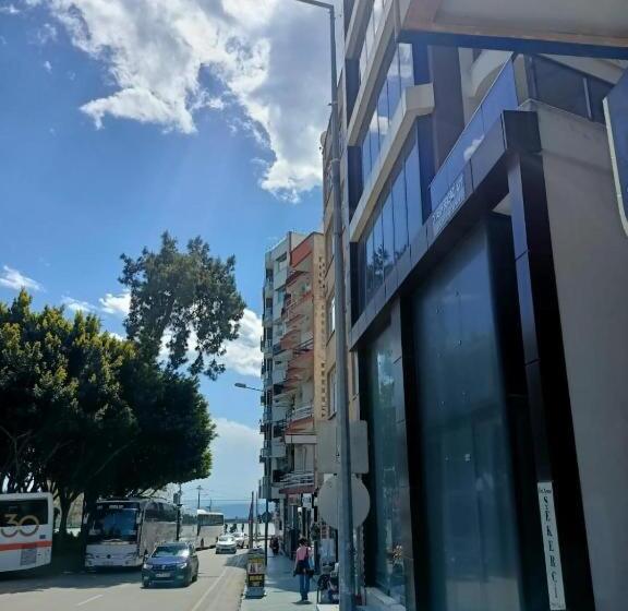 Old Town Grand Apart