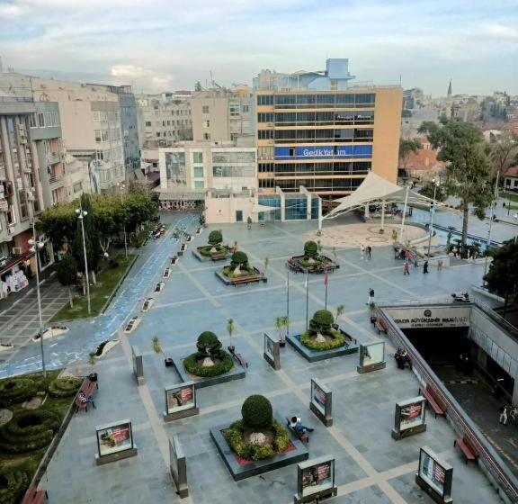 Old Town Grand Apart