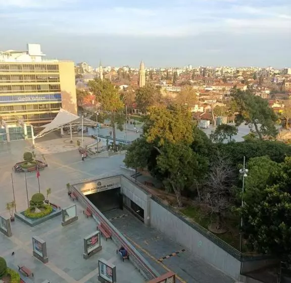 Old Town Grand Apart