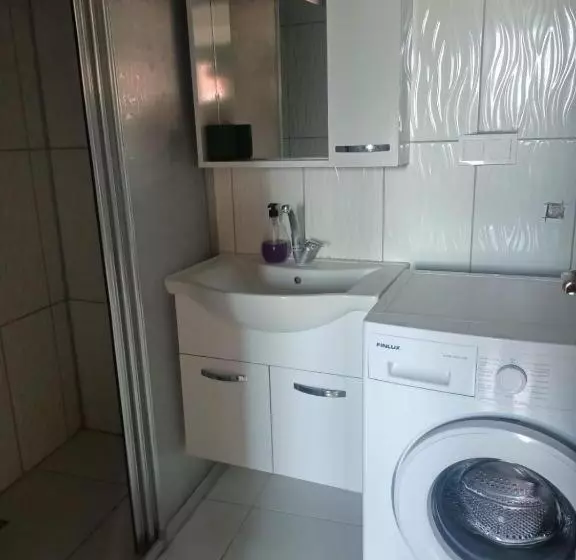 Old Town Grand Apart