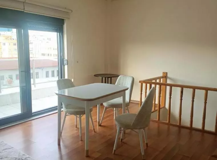 Old Town Grand Apart