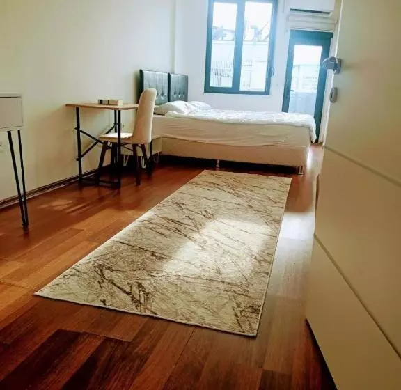 Old Town Grand Apart