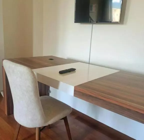 Old Town Grand Apart