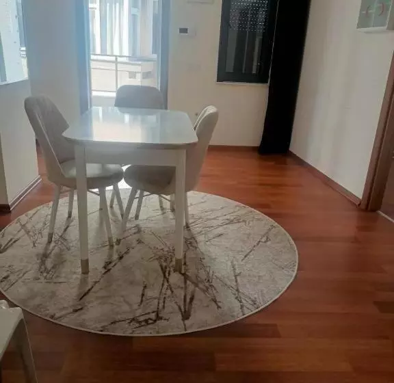 Old Town Grand Apart