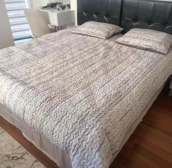 Old Town Grand Apart