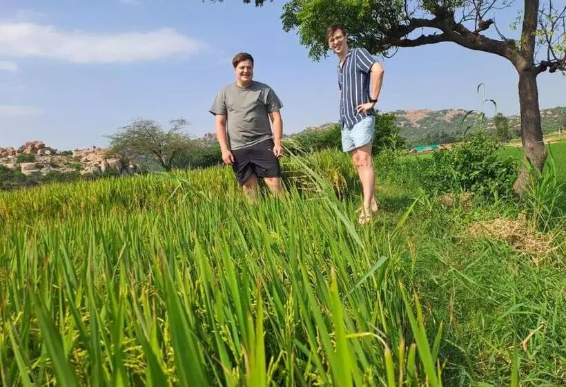 ペンション Rasta Cafe Resort Hampi