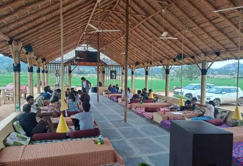 ペンション Rasta Cafe Resort Hampi