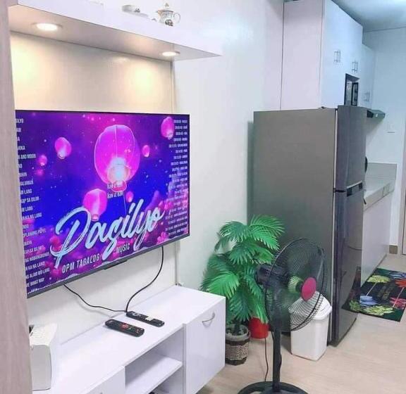 Kurort  J&r Staycation   Smdc Trees Residences