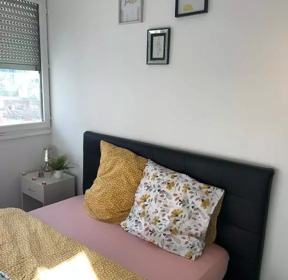 Aamiaismajoitus (B&B) Belle Chambre A Evry Proche Gare Rer