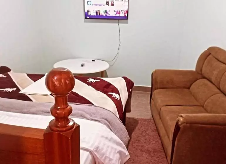تختخواب و صبحانه Cosy Studio Apartment Bnb In Thika Town
