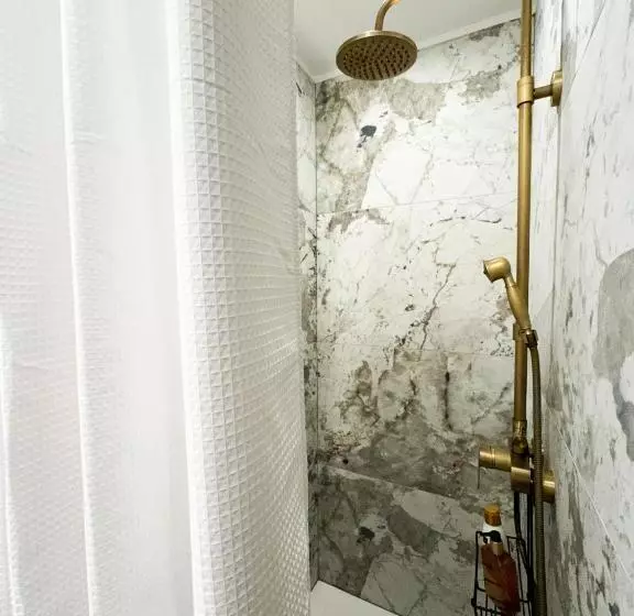 Aamiaismajoitus (B&B) La Chambre Des Trois églises